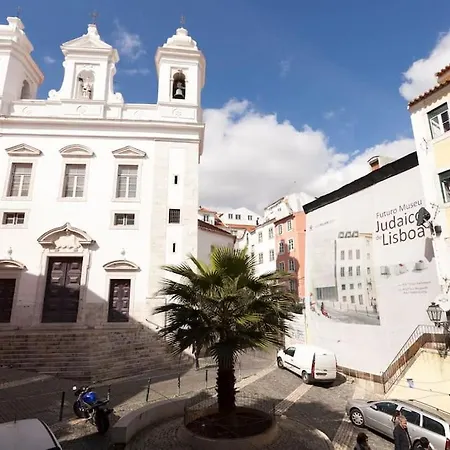 Alfama I, Eco-penthouse With View & French Balcony Appartement *