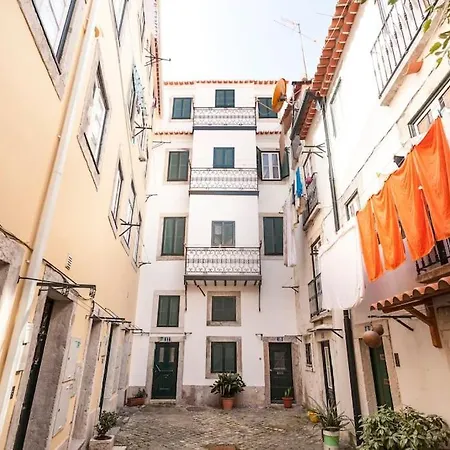 Alfama I, Eco-penthouse With View & French Balcony Appartement