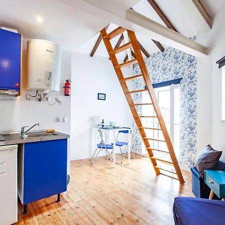 Alfama I, Eco-penthouse With View & French Balcony Apartament *